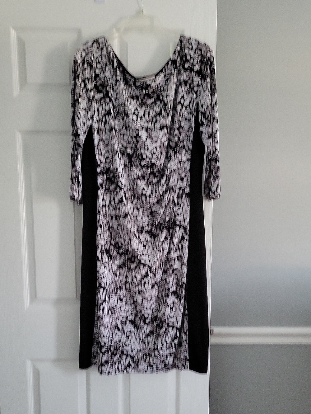 Kasper Black & White Printed Long-Sleeve Sheath Dress